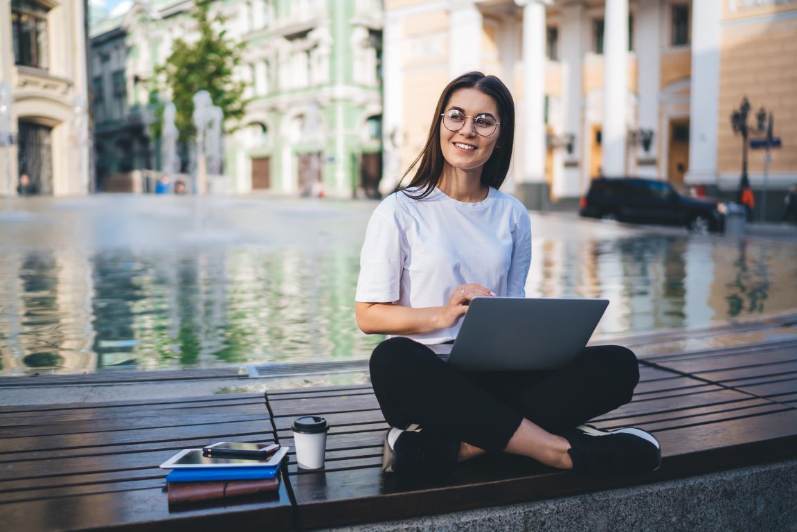 How To Become a Digital Nomad:  The Top 10 Ways